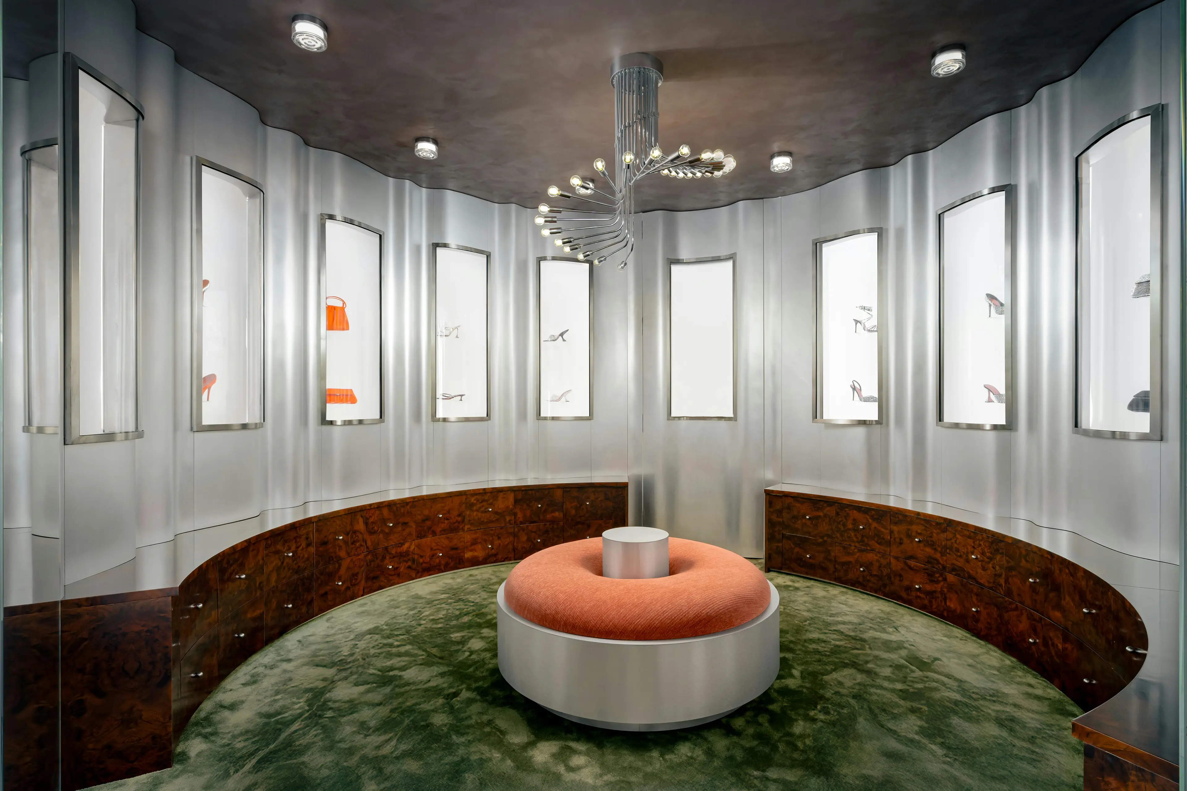 Amina Muaddi, boutique